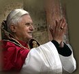 Paus zet aan tot haat en moord